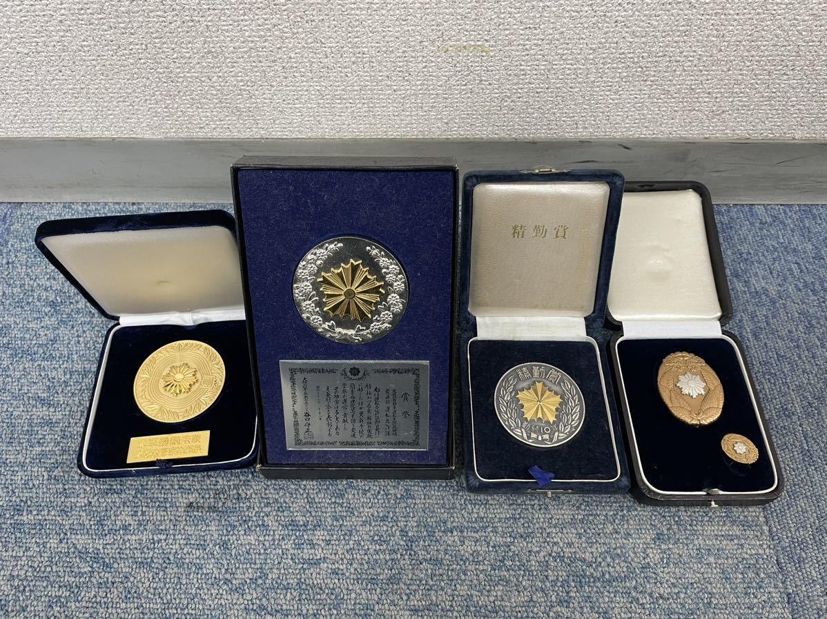 Yahoo!オークション - 警察グッズ バッチ 精勤賞 警察功績章 メダル な