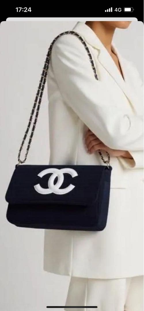 CHANEL シャネル ミニバッグ ポーチ ブラック×ホワイトロゴ¨̮⃝ CHANEL シャネル ミニバッグ ポーチ ブラック×ホワイトロゴ チェーン