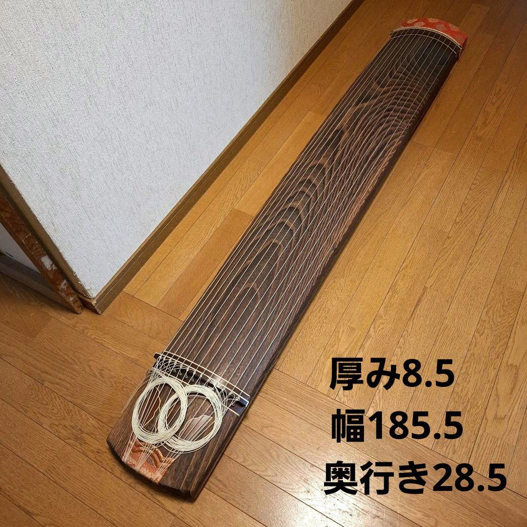 オレンジ色の鶴模様の袋つき　　　お琴 五色鶴おはながみ 黒 248×192mm No.7 1セット（2500枚：500枚×5袋） 合