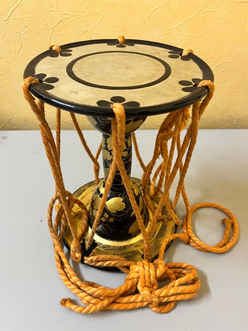 蒔絵締太鼓 漆塗り 和楽器 装飾用 インテリア 和風 小鼓 置物 漆塗り 金装飾 Yahoo!オークション - 和楽器 蒔絵 波に鶴図 小鼓 漆塗 骨董 皮 蒔絵