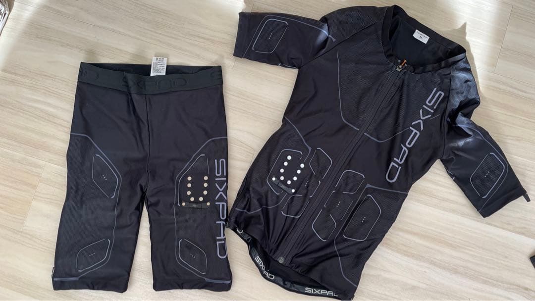 《正規品》シックスパッド　パワースーツ　レディースM　上下セット